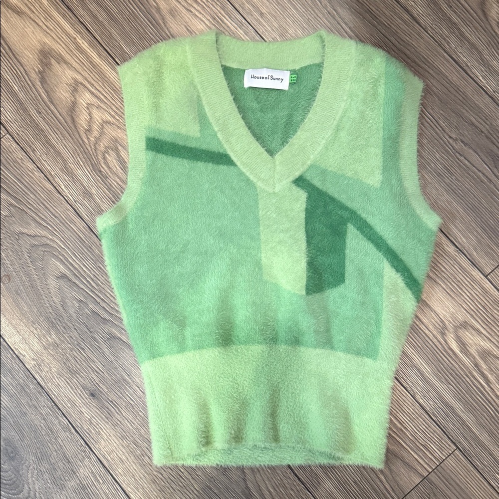 House of sunny
Green Geometric Knit Vest - Picture 6 of 11
